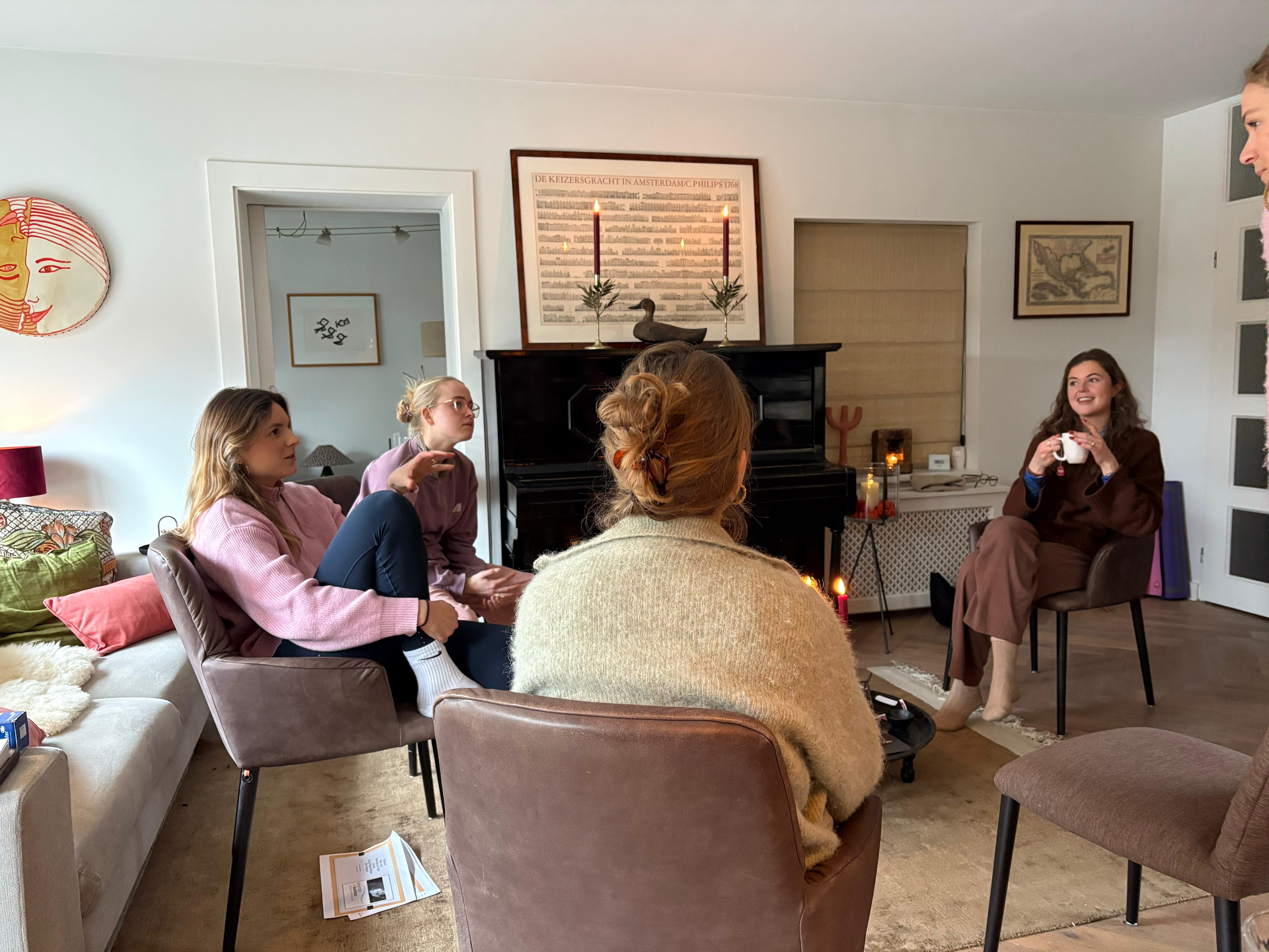 Persoonlijke ontwikkeling training voor vrouwen tijdens reflectiesessie